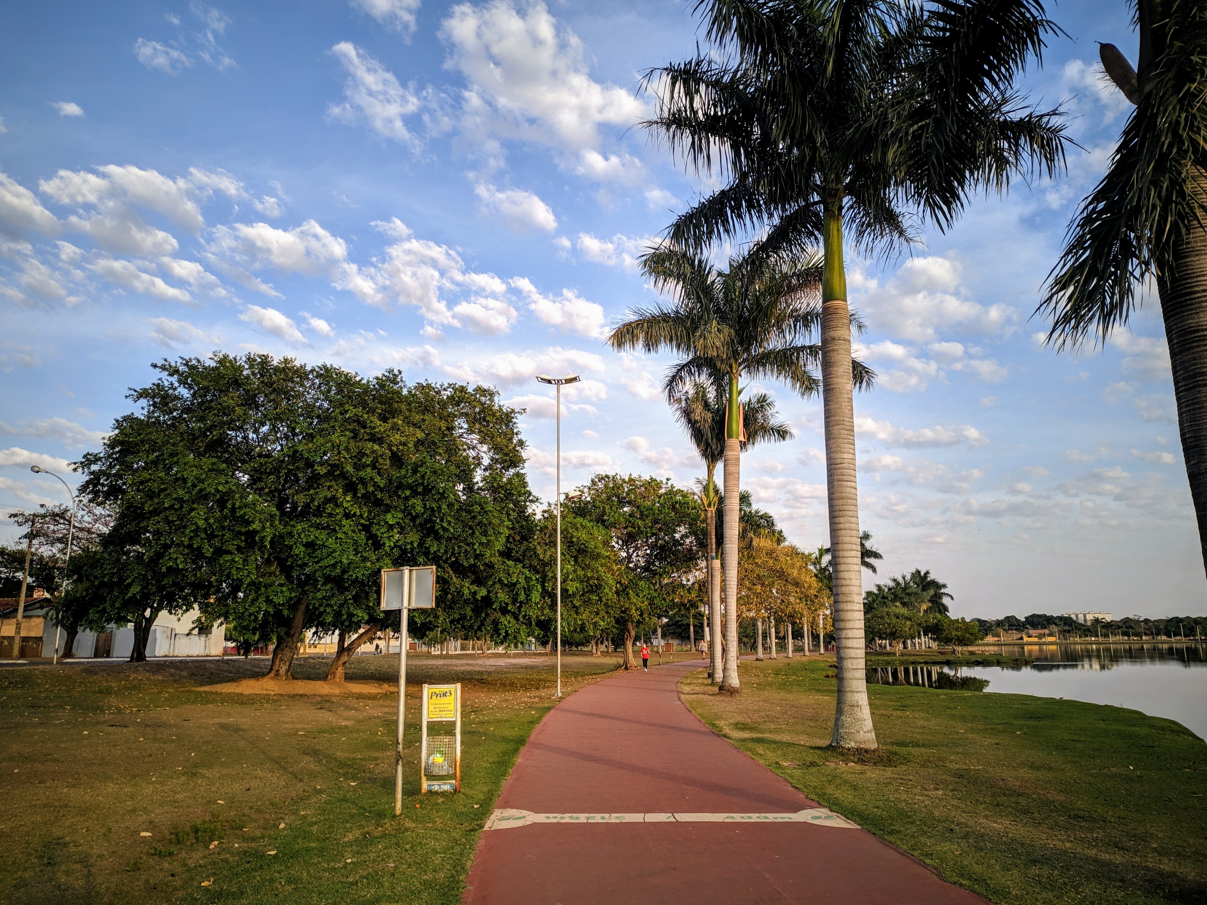 O céu desta manhã desperta os três-lagoenses que devem sentir calor de 40 ºC nesta quarta-feira (11). Foto: Rodrigo de Freitas/Rádio Caçula