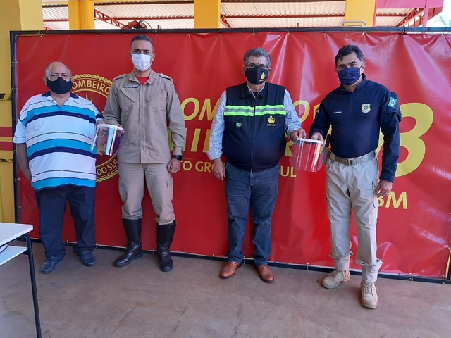 Entrega de protetores faciais para o Corpo de Bombeiros e Polícia Rodoviária Federal. Foto: Asscom IDSEAMS