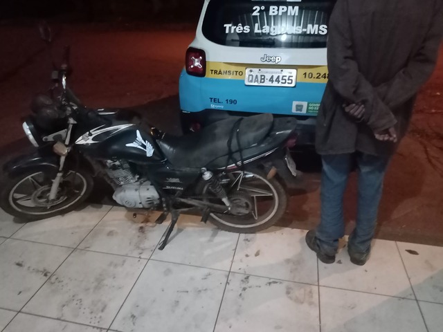 Motociclista é preso pela PM por dirigir embriagado. Foto: 2º BPM
