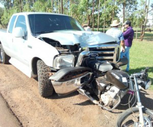 Moto colidiu com caminhonete na MS-164 (Foto: Divulgação)