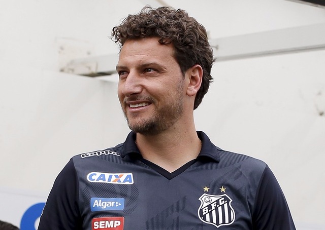 Elano, em sua estreia como técnico do Santos na Vila (Foto: Marco Galvão / Foto Arena / Estadão Conteúdo)