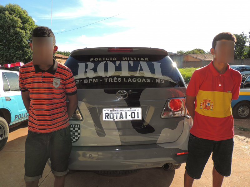 Os dois estavam em uma Honda 100 e tentaram fugir dos policiaisFoto: Rádio Caçula