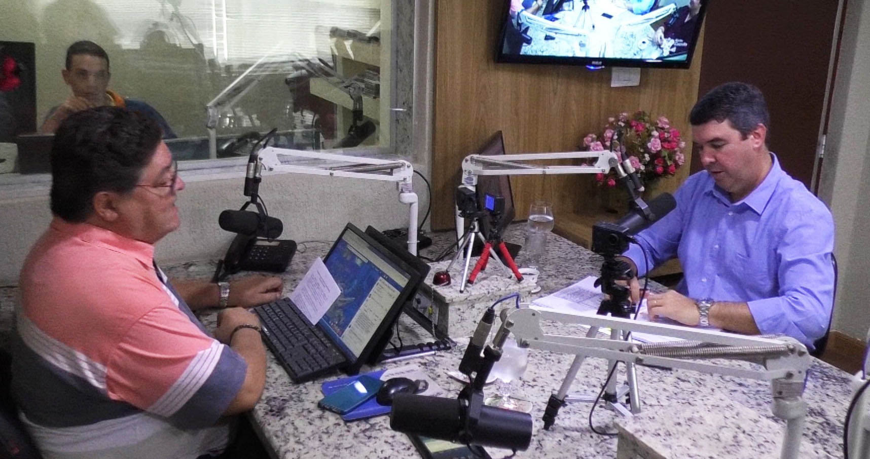 Em entrevista à Rádio Caçula, Riedel falou sobre os principais assuntos ligados ao Governo do Estado - Foto: Hugo Leal / Rádio Caçula