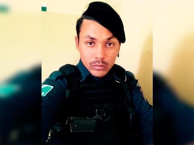 Douglas Walker de Oliveira é um dos PMs que foram presos em Dourados (Foto: Reprodução/Facebook)