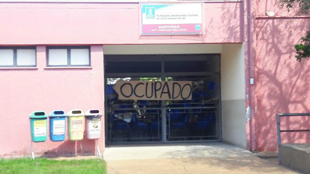 Campus I da UFMS, ocupado durante a madrugada de segunda-feira (7)