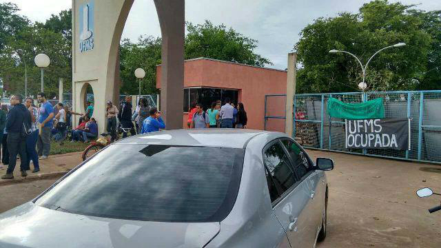 Campus II da UFMS, ocupado durante a madrugada do feriado de finados 