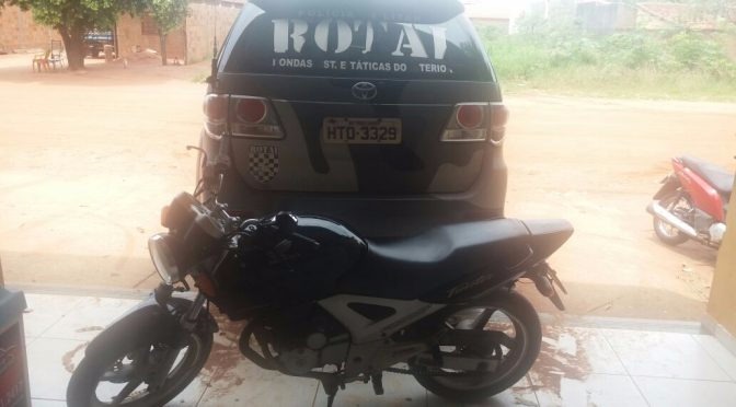 Moto foi apreendida e encaminhada para a 1ª Delegacia de Polícia Civil. )(Foto: Assessoria de Comunicação PM)