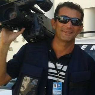 Cinegrafista Odimar Moraes foi agredido durante cobertura da ocupação (Foto: Reprodução / Facebook)