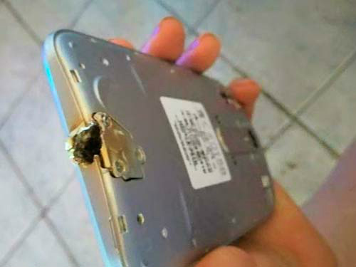 Aparelho 'explodiu' na madrugada de domingo (6), enquanto carregava a bateria. Foto: Folha da Região