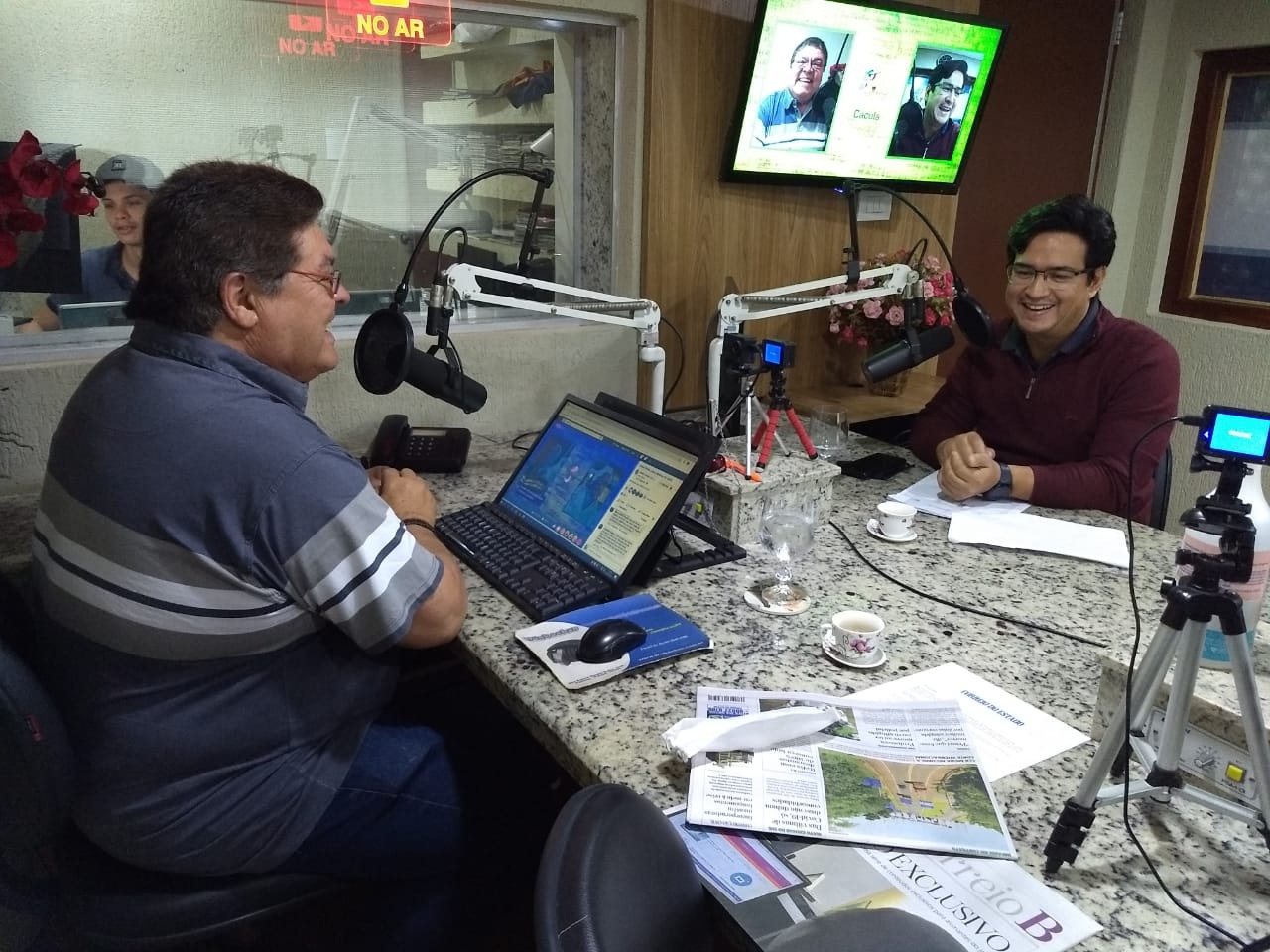 Secretário Adriano Kawahata Barreto, responsável pela pasta da Infraestrutura, Transporte e Trânsito de Três Lagoas (MS), convidado do **Programa Linha Direta com a Notícia**, edição desta terça-feira (2). Foto: Julia Vasquez/Rádio Caçula.