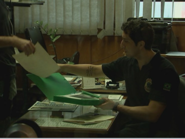 Agentes da PF na sala do vereador na Câmara de Rio Preto (Foto: Reprodução/TV TEM)