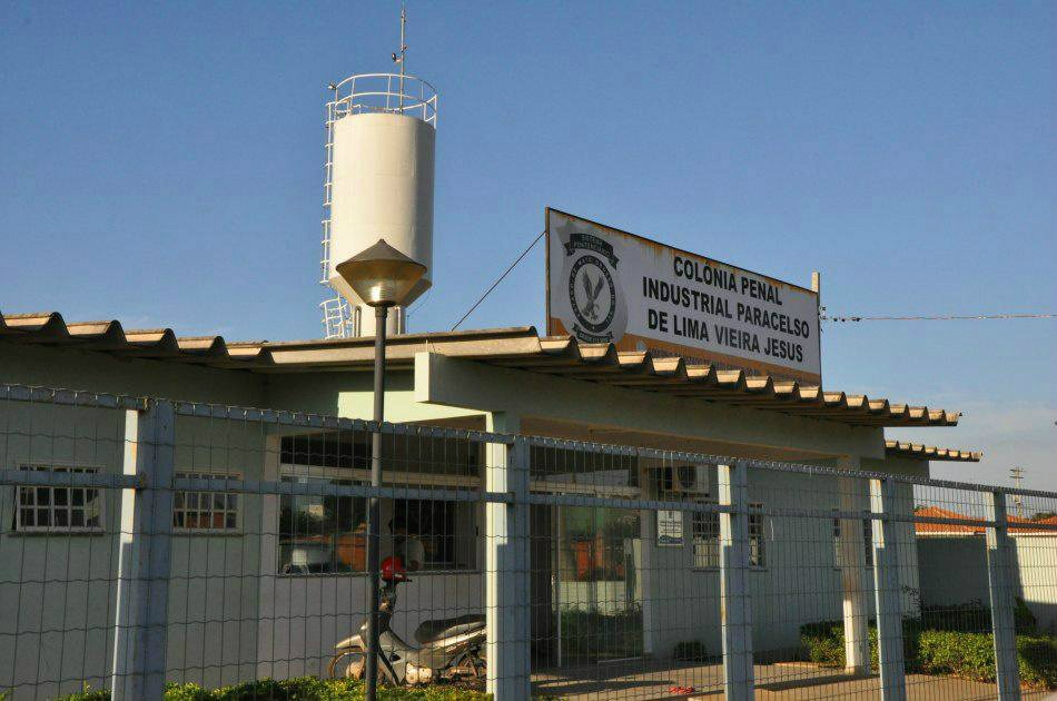 Por volta das 17h uma unidade do SAMU (Serviço de Atendimento Móvel de Urgência) se deslocou até a Colônia Penal, no bairro Vila dos Ferroviários, juntamente com uma unidade da Radiopatrulha da Polícia Militar, para atender uma ocorrência de lesão corporal dolosa – Foto: Arquivo / Rádio Caçula