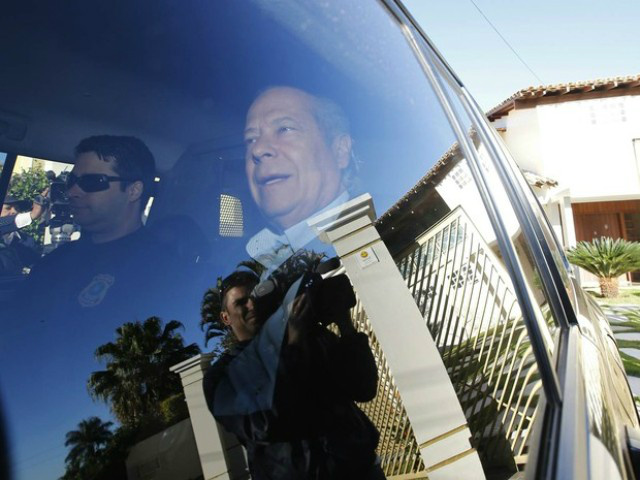 O ex-ministro da Casa Civil José Dirceu é preso em casa, em Brasília, na 17ª fase da Operação Lava Jato (Foto: Dida Sampaio/Estadão Conteúdo).