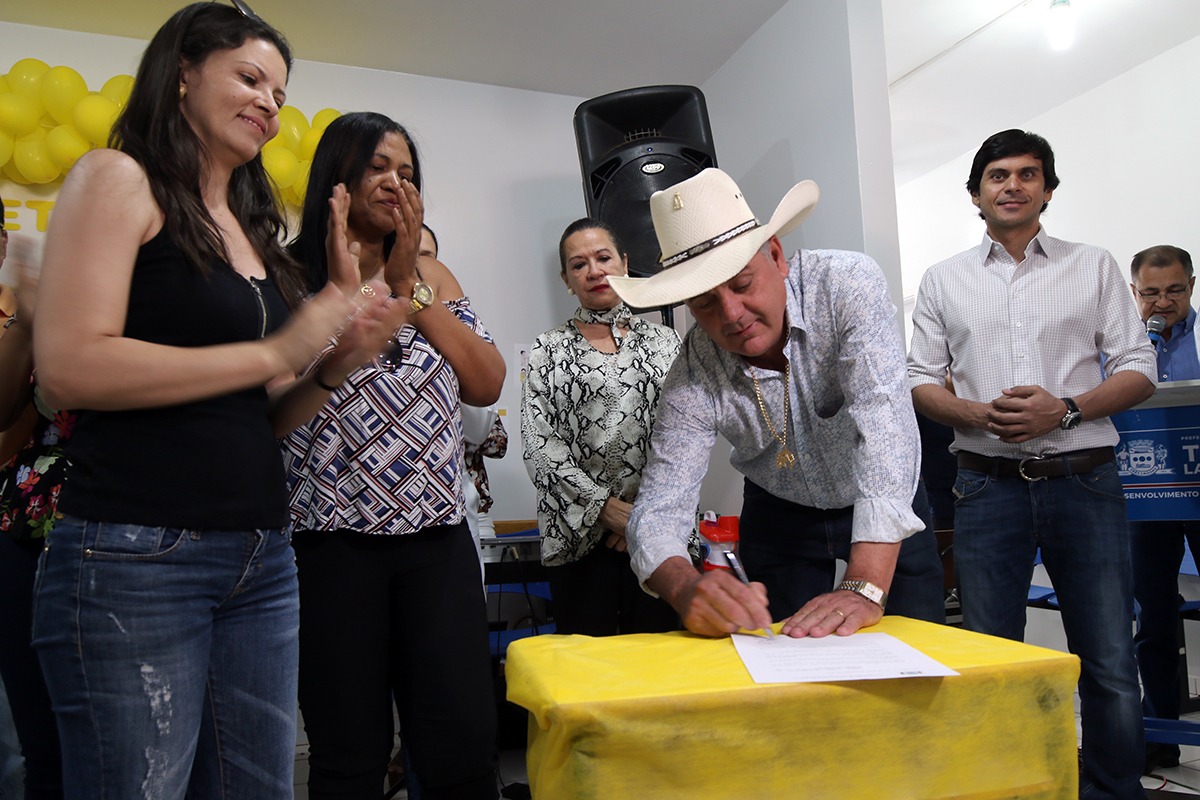 Solenidade realizada para entrega das obras de reforma e adequação e assinatura do Decreto 207/2019 pelo Prefeito Angelo Guerreiro.