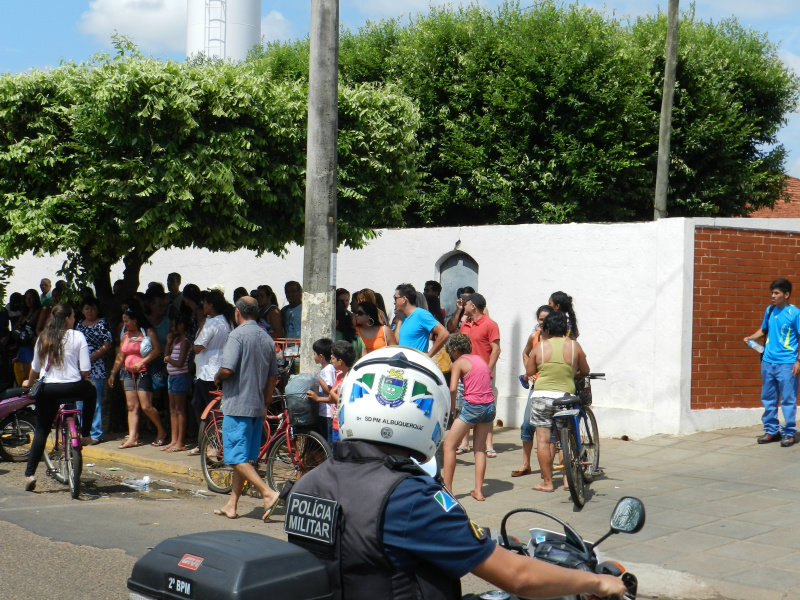 Manifestantes pedem a reabertura da feira.Foto: Rádio Caçula