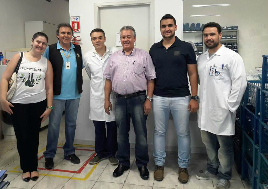 Durante a vistoria os estudantes do curso elogiaram o processo, o trabalho e a organização do setor de farmácia.