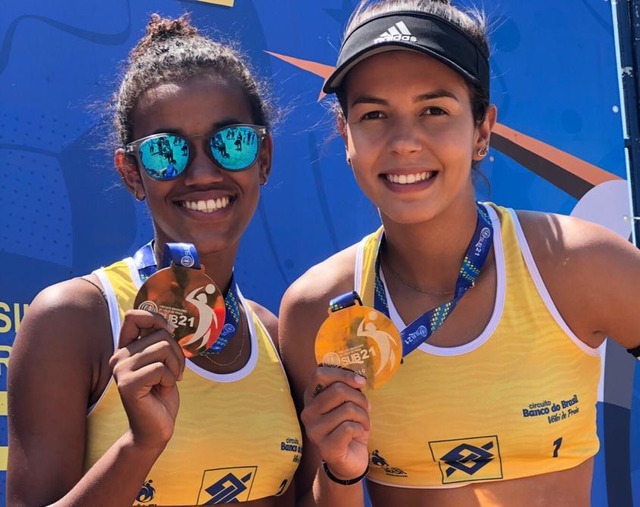 Aninha e Victória repetiram o placar dos últimos campeonatos e consagram a terceira vitória consecutiva na terceira etapa do Circuito Brasileiro Sub21 de Vôlei de Praia, em Vila Velha. Foto: Reprodução.