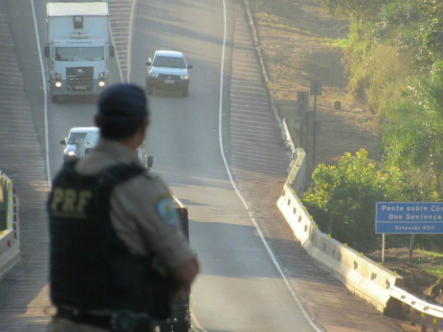 Policiamento foi intensificado nas rodovias do estado durante o feriadão (Foto: Divulgação/PRF)
