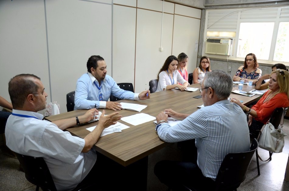 Encontro foi na sede do Procon e contou com as quatro empresas convidadas. (Foto: Assessoria de Comunicação)