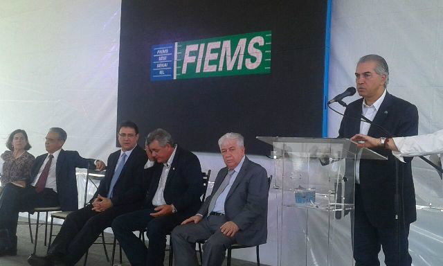 O Governador Reinaldo Azambuja participou da inauguração do novo Sesi. Foto: Rádio Caçula