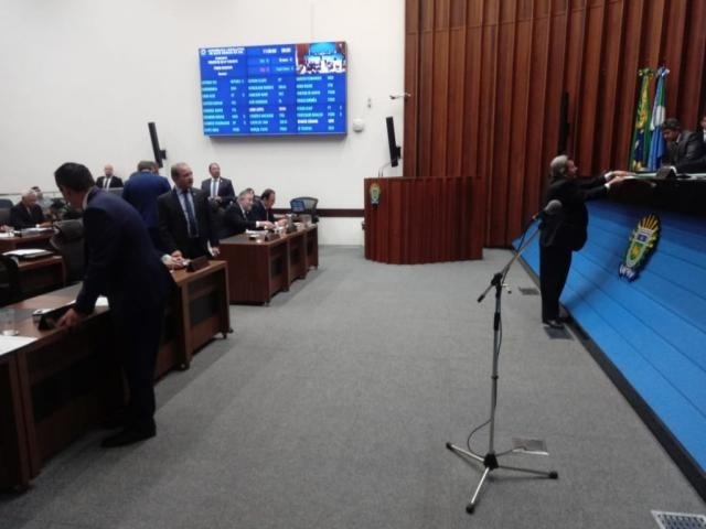 Deputados durante a sessão da Assembleia desta terça-feira. (Foto: Leonardo Rocha)