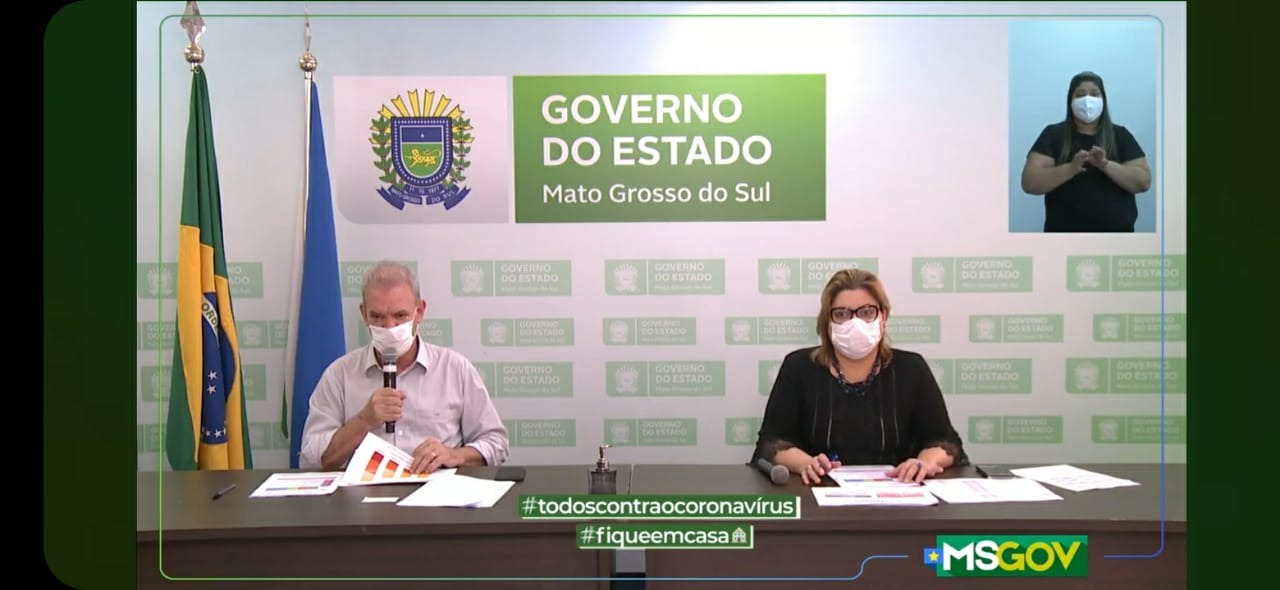 Secretário Geraldo Resende e adjunta da Saúde, Cristine Maymone em boletim nesta sexta-feira. (Reprodução)