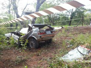 Com impacto, passageiro foi arremessado e morreu no local.Foto: Reprodução