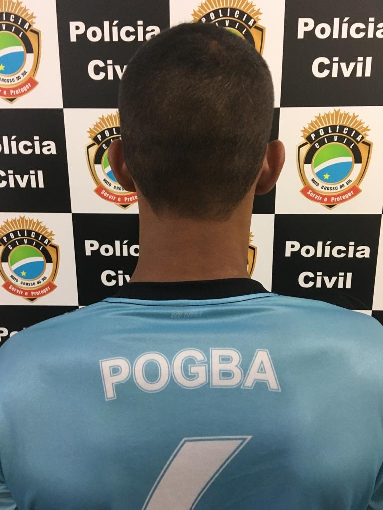 Homem de 18 anos preso acusado de furto. Foto: Rádio Caçula.