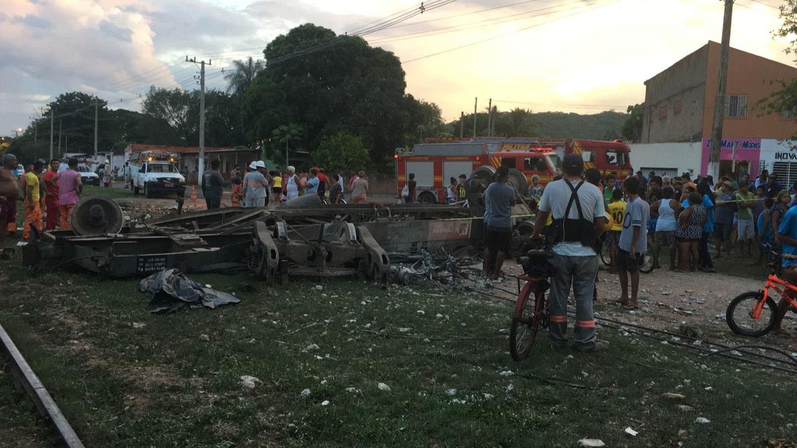 Vagão de trem que se soltou do comboio na tarde desta quarta-feira, em Corumbá (MS). — Foto: Carla Salentim/TV Morena