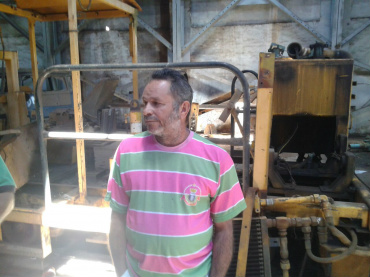 Sr. Antonio Osvaldo Pereira, admitiu que retirou parte dos tacos a mando de um homem branco, forte e que chegou em um gol prata.
