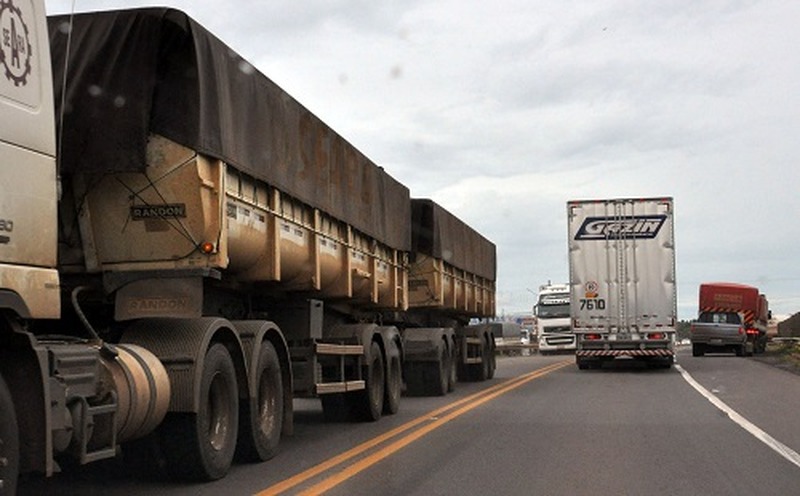 Maior parte da safra é escoada por meio de rodovias - Foto: Álvaro Rezende / Correio do Estado
