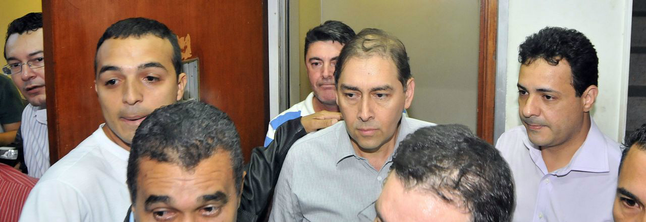 Bernal chega ao gabinete, à tarde; horas depois era defenestrado (Foto: Valdenir Rezende)