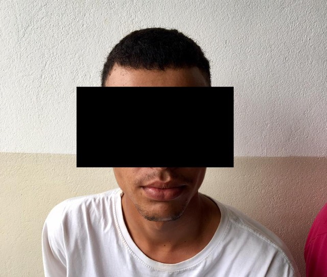 Rapaz de 19 anos recapturado por policiais civis. Foto: Rádio Caçula.