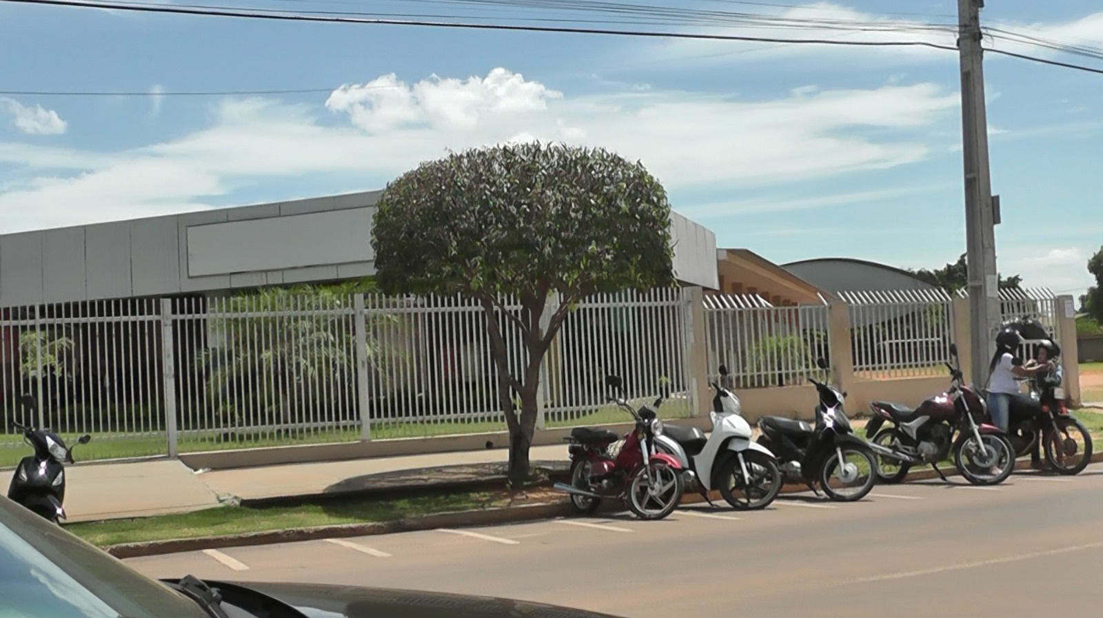 Escola Municipal Olyntho Manini. 