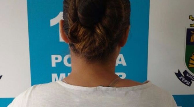 Mulher foi presa nas imediações da rua Rafael de Haro. (Foto: Divulgação / PM)