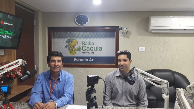 Os gerentes Valdir C. de Paula (Loja II) e Denilson A. Ribeiro (Loja I) do Big Mart em Três Lagoas anunciaram várias promoções para o fim de semana e relataram a expectativa para o primeiro sorteio da Promoção TaTaTa que será realizado neste sábado (28). Foto: Rádio Caçula. 