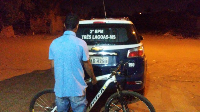 Jovem de 20 anos de idade preso por receptação na noite de sexta-feira (27). Foto: 2º BPM.