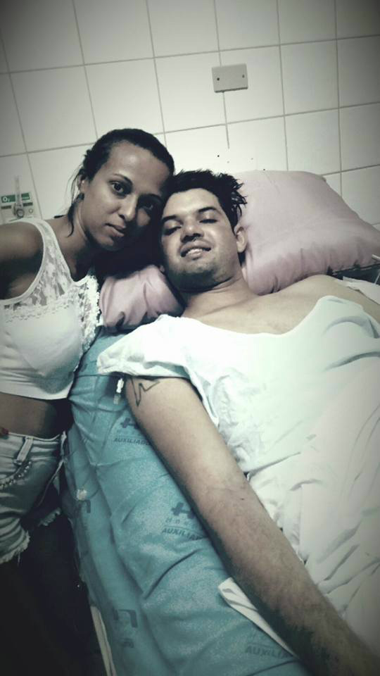 Linyker e sua irmã em um dos quartos do Hospital Auxiliadora.foto: Reprodução Facebook