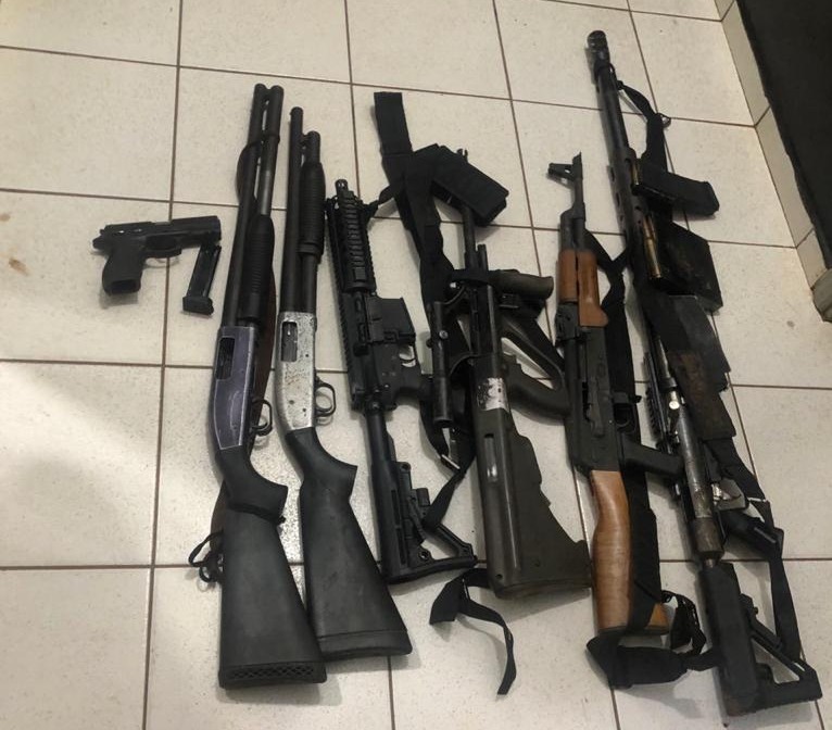 Armamento pesado apreendido pelos policiais. Foto: Divulgação