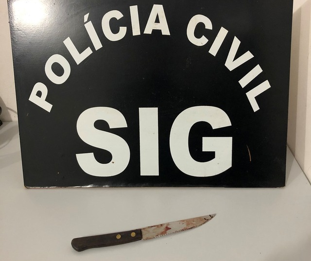 A faca utilizada no crime foi apreendida. Foto: Divulgação.