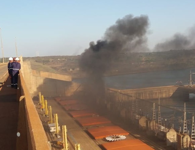 Bombeiros se deslocaram para combater incêndio em Ilha Solteira — Foto: Arquivo Pessoal