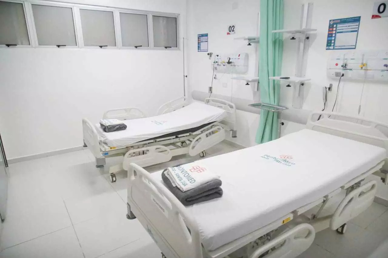 Imagens de leitos clínicos de covid-19 da Santa Casa, ainda desocupados.