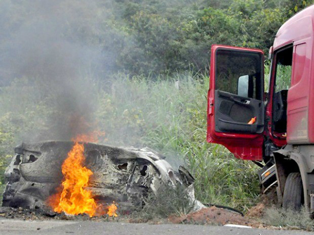 Acidente na BR-163 ocorreu no início da tarde desta segunda-feira (Foto: Helen Barbosa/Arquivo Pessoal)