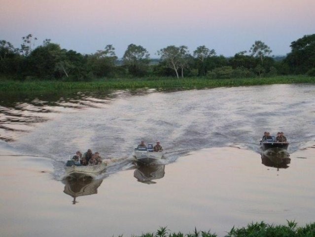 Policiais já estão intensificando a fiscalização nos rios de MS. Defeso começa amanhã e prossegue até 28 de fevereiro. (Foto: Divulgação/PMA)