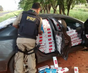 Mais de 4 mil cigarros contrabandeados foram apreendidos (Foto: Divulgação/PRF)