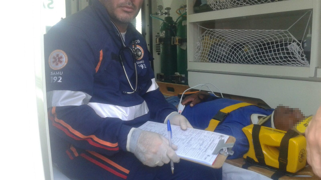 Vítima foi socorrida pelo Samu e encaminhada ao hospital Nossa Senhora Auxiliadora. (Foto: Rádio Caçula).