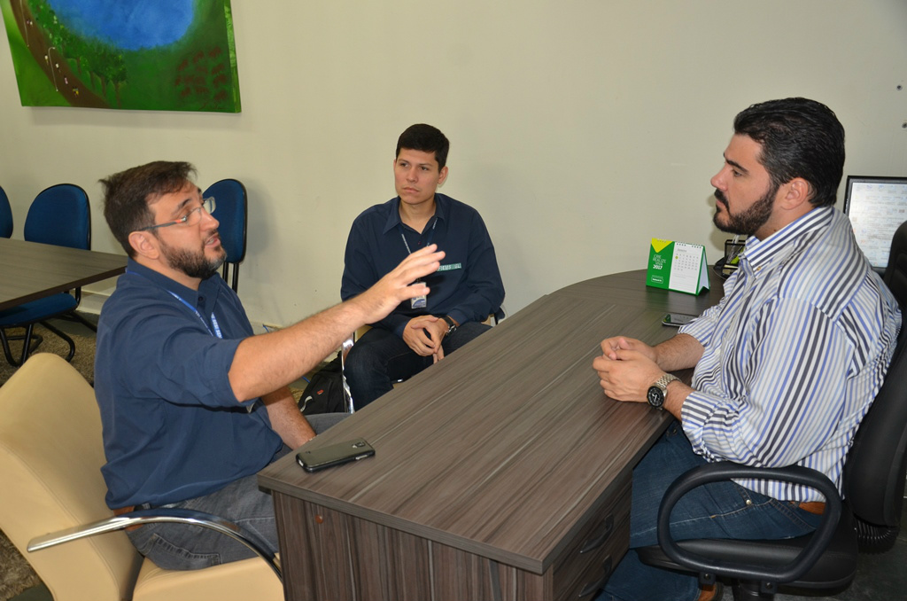 O Secretário de Desenvolvimento Econômico, Ciência e Tecnologia, Antônio Empke, recebeu em seu escritório na semana passada o Coordenador da Unidade de Desenvolvimento do IEL (Instituto Euvaldo Lodi), Hugo Bittar e o Gestor de Projetos, Felipe Kling.