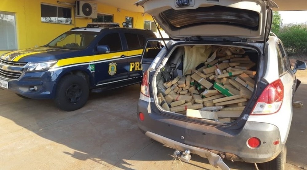 Homem é preso com mais de uma tonelada de maconha, em rodovia de MS. — Foto: Polícia Rodoviária Federal/Divulgação