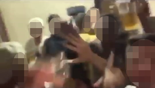 Dezenas adolescentes de 14 e 15 anos convocaram outros colegas para promoverem uma festa num condomínio de luxo, localizado no bairro Interlagos. Foto: Reprodução.