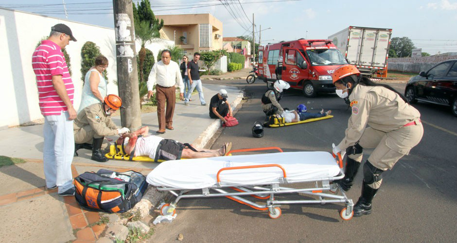 Jovem grávida seguia na garupa de moto e também teve ferimentos graves